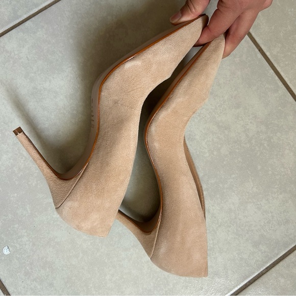 Schutz Lou pointed-toe pump in a honey beige suede - Picture 2 of 9